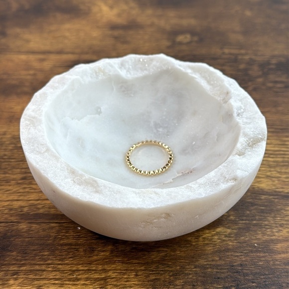 Elegant Gold Beaded Ring - Picture 2 of 4